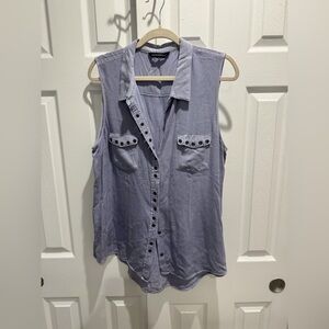 Women’s Sleeveless Button-Down Shirts